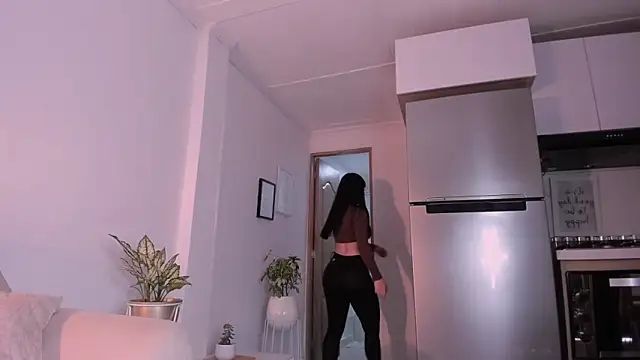 Snapshot of DannaHyde chatting on February 17, 7:53 pm DannaHyde online show from February 17, 7:53 pm