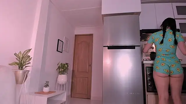 Snapshot of DannaHyde chatting on February 23, 5:29 pm DannaHyde online show from February 23, 5:29 pm