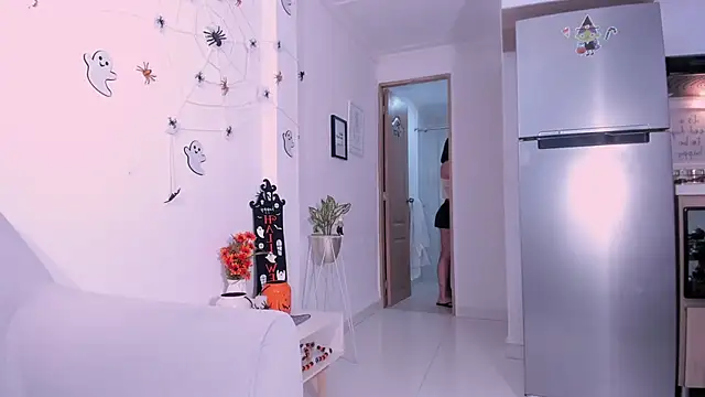 Snapshot of DannaHyde chatting on October 17, 5:15 pm DannaHyde online show from October 17, 5:15 pm