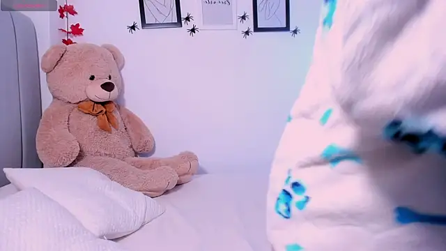 Snapshot of DannaHyde chatting on October 24, 9:22 pm DannaHyde online show from October 24, 9:22 pm