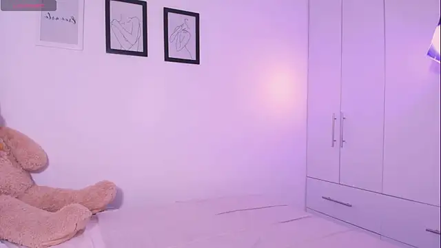 Snapshot of DannaHyde chatting on November 7, 9:04 pm DannaHyde online show from November 7, 9:04 pm