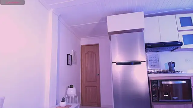 Snapshot of DannaHyde chatting on November 19, 6:19 pm DannaHyde online show from November 19, 6:19 pm