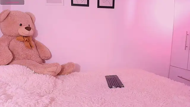 Snapshot of DannaHyde chatting on November 25, 7:25 pm DannaHyde online show from November 25, 7:25 pm