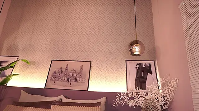 IzzyWild online show from February 8, 11:35 am