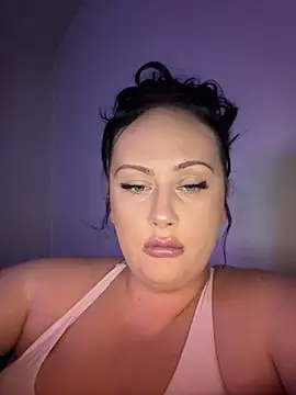 Snapshot of CurvyQueen2023 chatting on March 30, 6:53 pm CurvyQueen2023 online show from March 30, 6:53 pm
