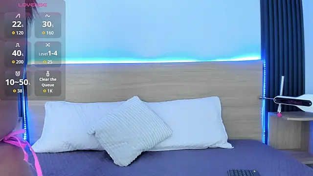 Chiqui milk  online show from November 13, 7:35 pm