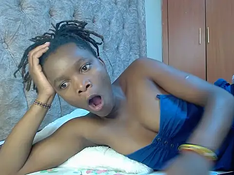 Snapshot of Naughty_Girl17 chatting on February 8, 5:18 am Naughty Girl17 online show from February 8, 5:18 am