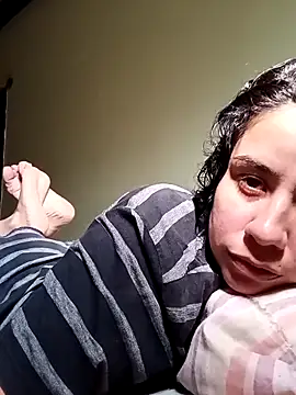 Snapshot of Michellluxo chatting on February 5, 8:02 pm Michellluxo online show from February 5, 8:02 pm