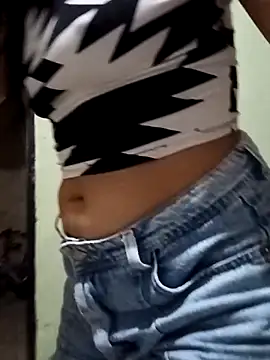 Snapshot of Michellluxo chatting on February 15, 3:14 am Michellluxo online show from February 15, 3:14 am