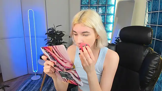 Snapshot of Mia_Cheers chatting on March 20, 1:48 pm Mia Cheers online show from March 20, 1:48 pm