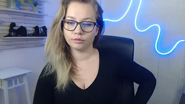 Snapshot of holly_xglam chatting on January 29, 5:40 am holly xglam online show from January 29, 5:40 am