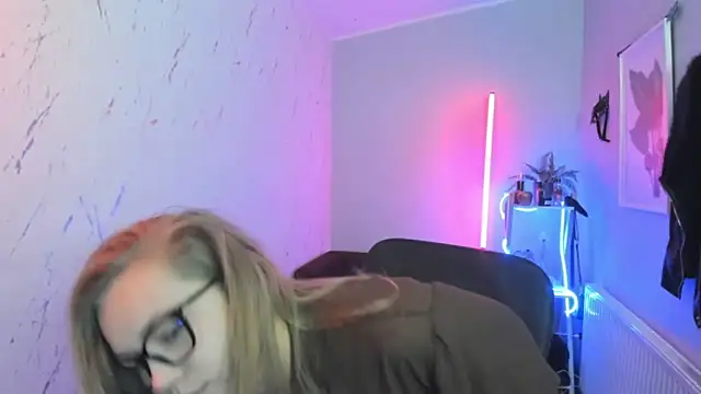 Snapshot of holly_xglam chatting on October 30, 6:30 pm holly xglam online show from October 30, 6:30 pm