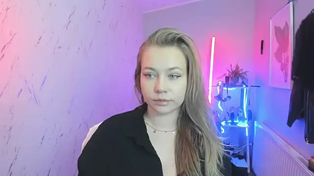 Snapshot of holly_xglam chatting on November 24, 8:19 pm holly xglam online show from November 24, 8:19 pm