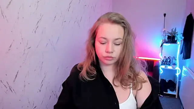 holly xglam online show from March 30, 7:37 pm