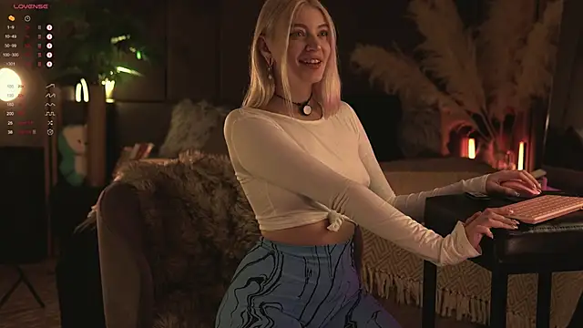 LinaKinky online show from December 15, 9:03 am