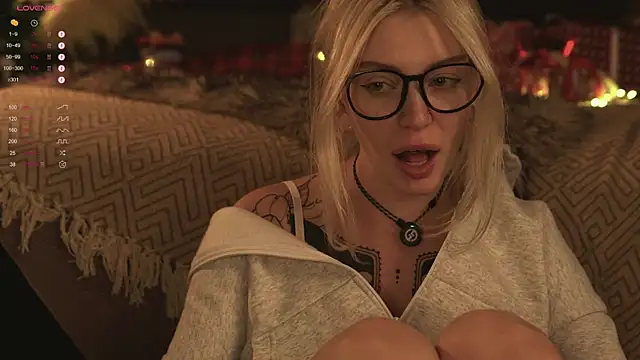 LinaKinky online show from January 5, 5:20 pm