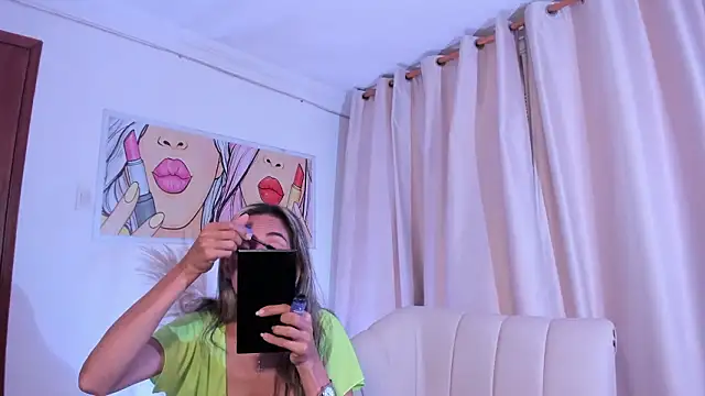 SkiinnyAna online show from March 21, 7:39 pm