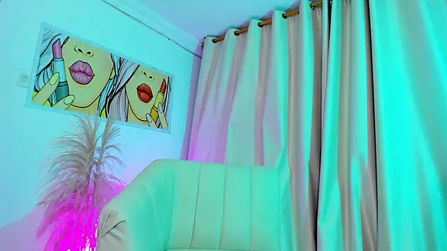 SkiinnyAna online show from April 6, 7:37 pm