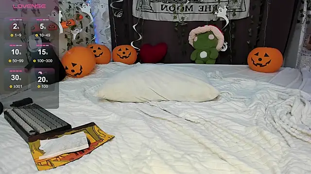 SophiaRyder online show from October 31, 10:33 pm