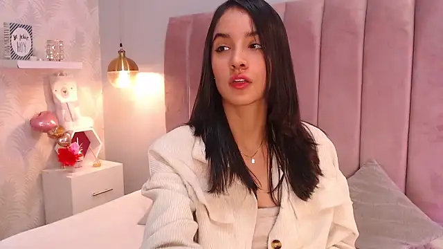 Snapshot of LeenaBrown chatting on February 5, 12:32 pm LeenaBrown online show from February 5, 12:32 pm