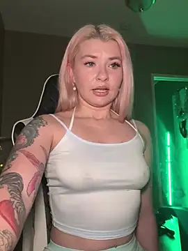 Snapshot of Anour_amour chatting on December 19, 2:56 am Anour amour online show from December 19, 2:56 am