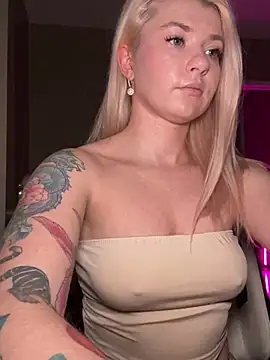 Snapshot of Anour_amour chatting on December 21, 3:03 am Anour amour online show from December 21, 3:03 am