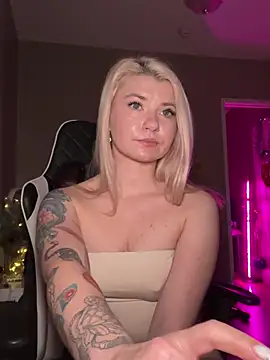 Snapshot of Anour_amour chatting on December 25, 3:50 am Anour amour online show from December 25, 3:50 am