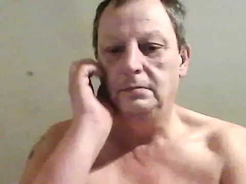 Snapshot of chubbybear2cum chatting on December 18, 2:42 am chubbybear2cum online show from December 18, 2:42 am