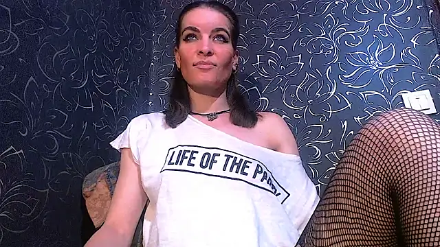 Snapshot of Strawberry_Milfa chatting on February 16, 9:11 pm Strawberry Milfa online show from February 16, 9:11 pm