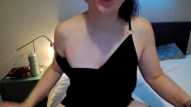 Ella Next Door online show from March 18, 9:10 pm