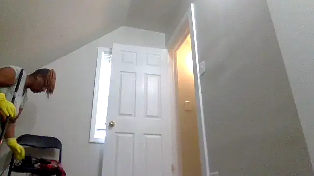 Snapshot of AllLeggs chatting on December 4, 7:34 pm AllLeggs online show from December 4, 7:34 pm