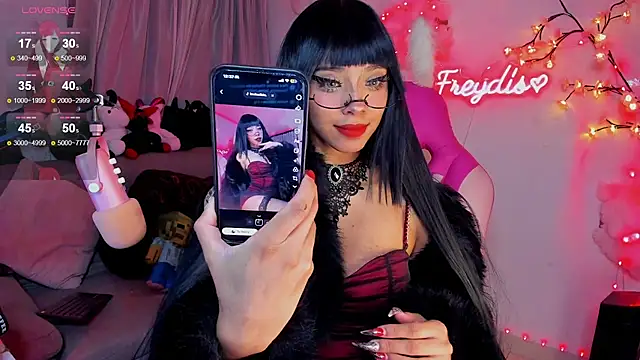 Snapshot of Miss_freydis chatting on May 5, 5:37 am Miss freydis online show from May 5, 5:37 am