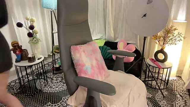 Snapshot of Unique-Beauty chatting on March 22, 2:47 pm Unique-Beauty online show from March 22, 2:47 pm