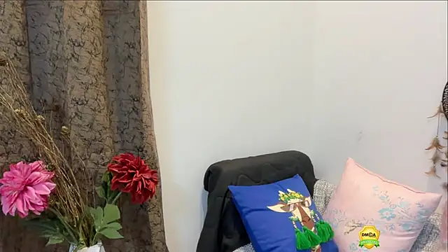Snapshot of Unique-Beauty chatting on September 25, 4:43 pm Unique-Beauty online show from September 25, 4:43 pm