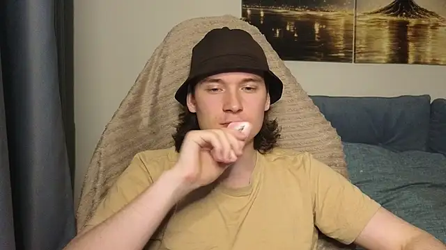 MoreRealAlex online show from June 25, 11:53 pm