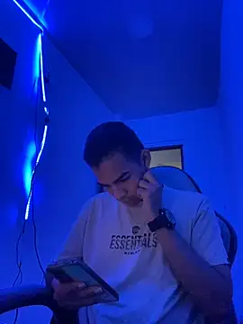 Snapshot of Boypolla11 chatting on October 18, 4:15 am Boypolla11 online show from October 18, 4:15 am