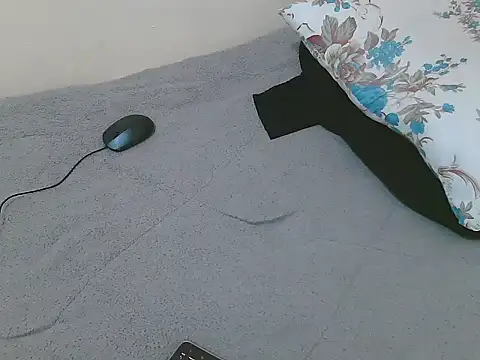 lella-0 online show from February 10, 7:07 pm