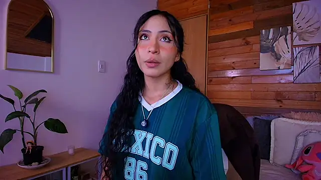 amber curly online show from June 18, 8:13 pm