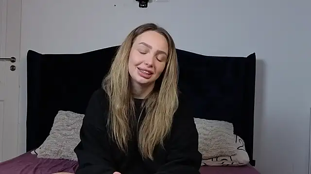 AnnaMaee online show from February 25, 10:19 pm