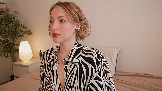 kris69kiss online show from April 8, 1:33 pm