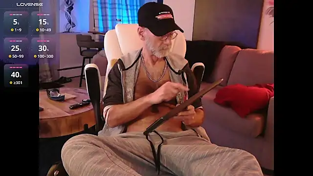 Towndude123 online show from December 30, 2:42 am