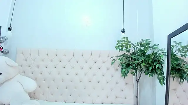 Victoria Coleman online show from March 19, 6:12 pm