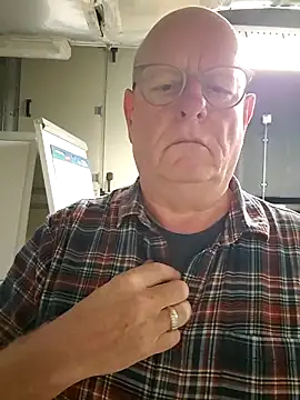 Snapshot of andrejoyfull64 chatting on October 27, 1:59 pm andrejoyfull64 online show from October 27, 1:59 pm