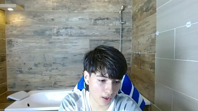 Snapshot of Bryce_Evans chatting on July 13, 2:53 pm Bryce Evans online show from July 13, 2:53 pm
