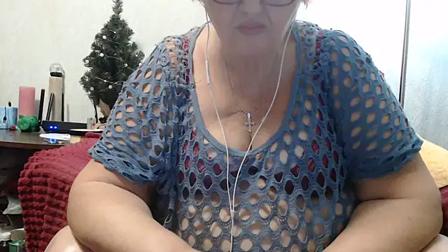 Snapshot of DeniseeRose chatting on December 7, 11:23 pm DeniseeRose online show from December 7, 11:23 pm