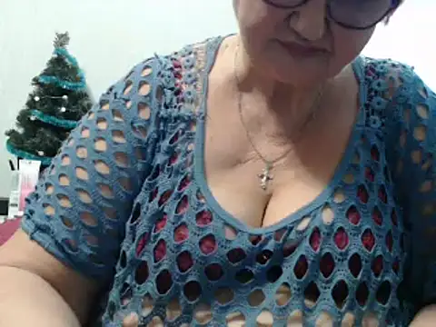 Snapshot of DeniseeRose chatting on December 29, 1:45 am DeniseeRose online show from December 29, 1:45 am