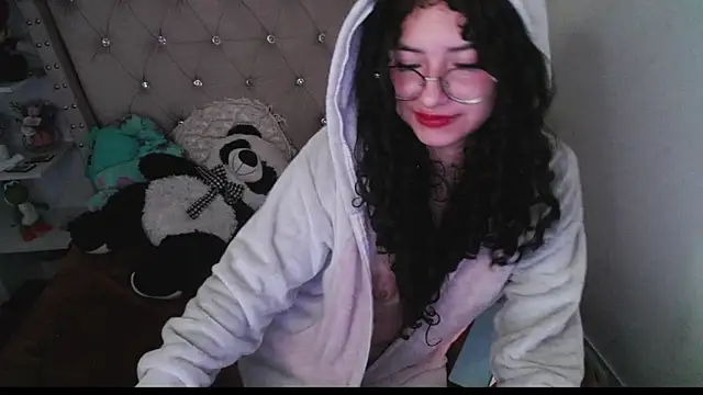 Snapshot of CherieCurl chatting on November 20, 7:46 pm CherieCurl online show from November 20, 7:46 pm