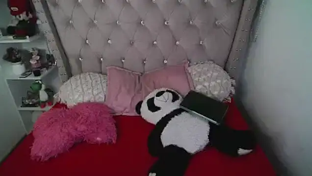 Snapshot of CherieCurl chatting on March 23, 3:43 am CherieCurl online show from March 23, 3:43 am