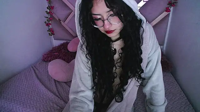 Snapshot of CherieCurl chatting on April 16, 2:34 am CherieCurl online show from April 16, 2:34 am