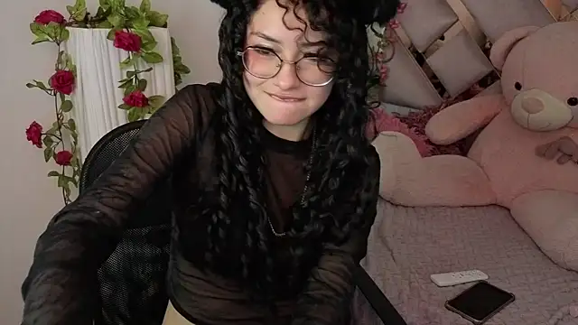 Snapshot of CherieCurl chatting on May 4, 11:23 pm CherieCurl online show from May 4, 11:23 pm